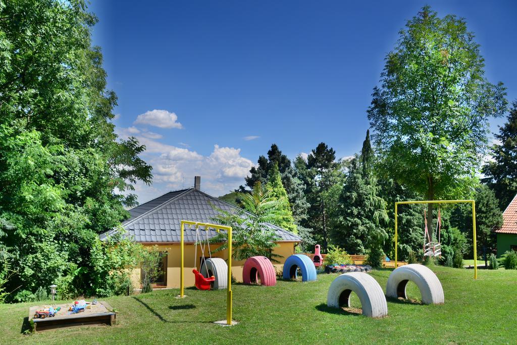 Villa Areal Hradisek à Klobouky u Brna Extérieur photo