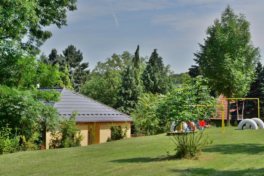 Villa Areal Hradisek à Klobouky u Brna Extérieur photo